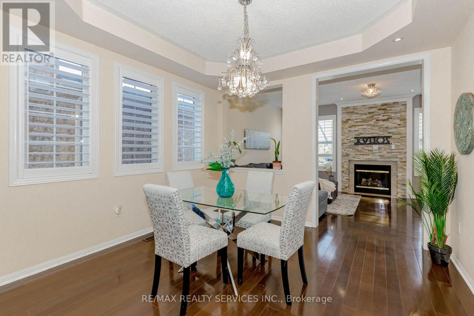 3906 Rosanna Drive, Mississauga, Ontario  L5M 7Y2 - Photo 11 - W12413399