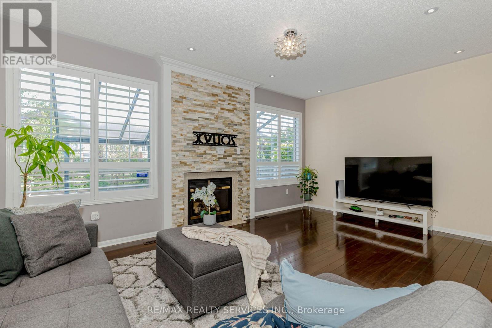 3906 Rosanna Drive, Mississauga, Ontario  L5M 7Y2 - Photo 15 - W12413399