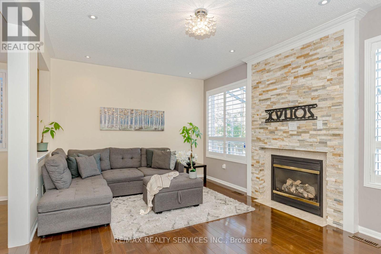 3906 Rosanna Drive, Mississauga, Ontario  L5M 7Y2 - Photo 16 - W12413399