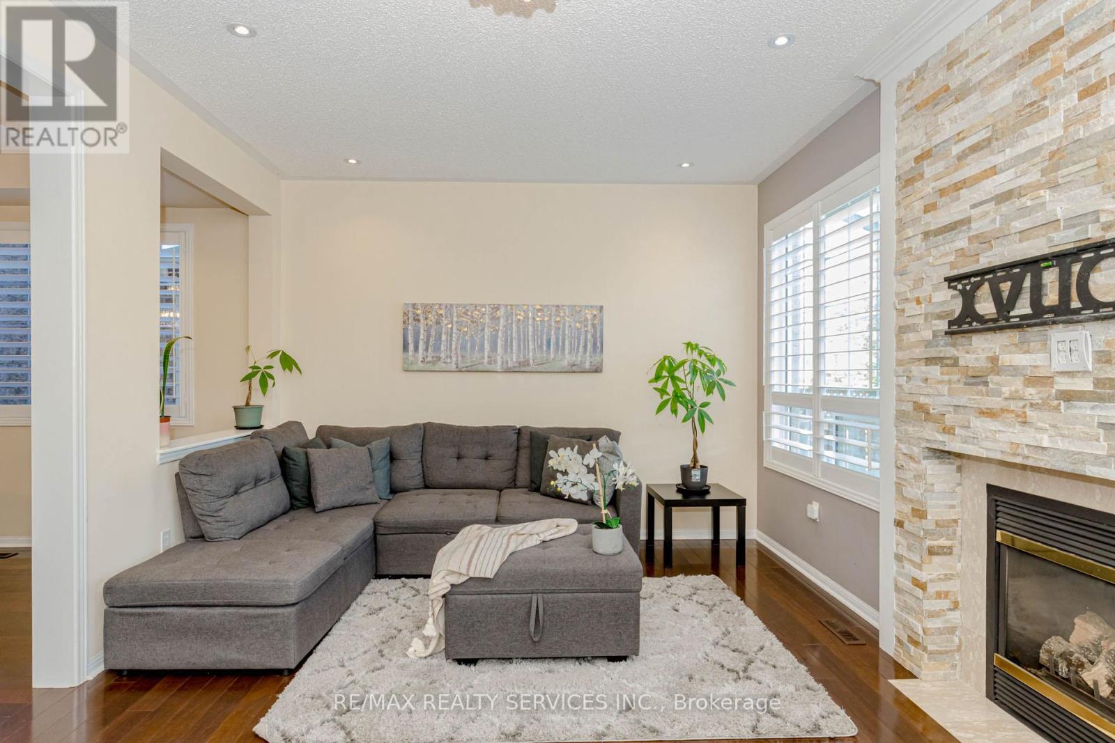 3906 Rosanna Drive, Mississauga, Ontario  L5M 7Y2 - Photo 17 - W12413399
