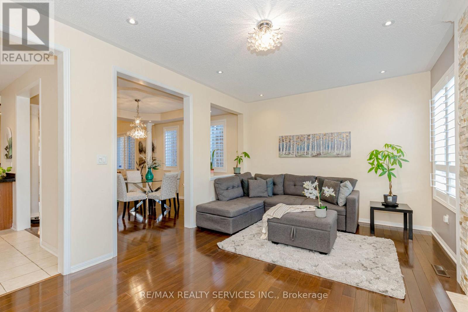 3906 Rosanna Drive, Mississauga, Ontario  L5M 7Y2 - Photo 18 - W12413399