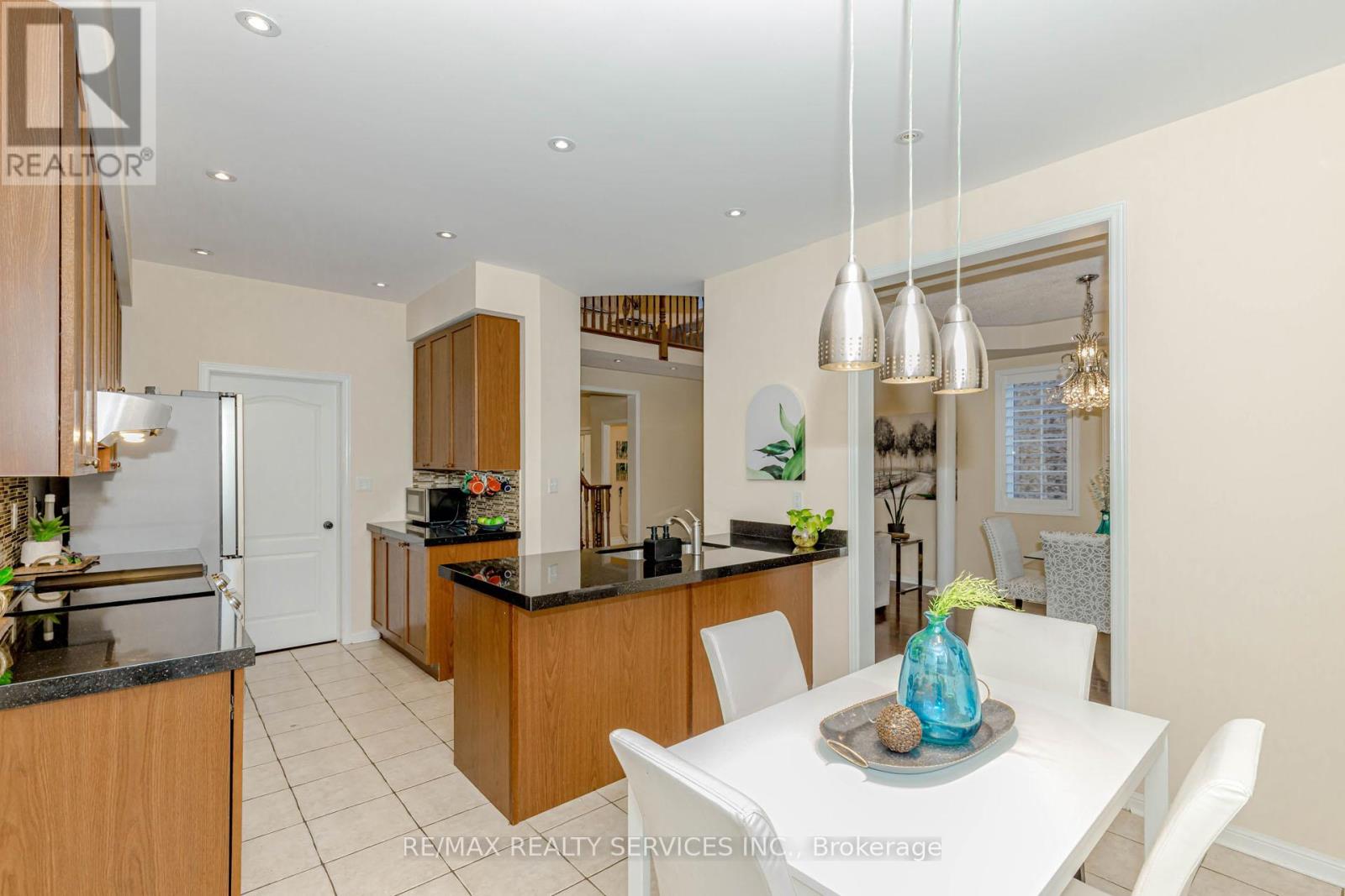 3906 Rosanna Drive, Mississauga, Ontario  L5M 7Y2 - Photo 21 - W12413399