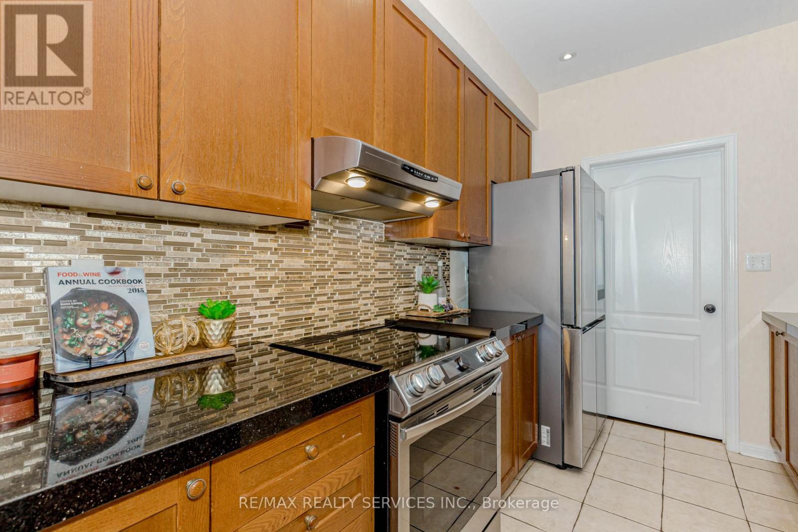 3906 Rosanna Drive, Mississauga, Ontario  L5M 7Y2 - Photo 23 - W12413399