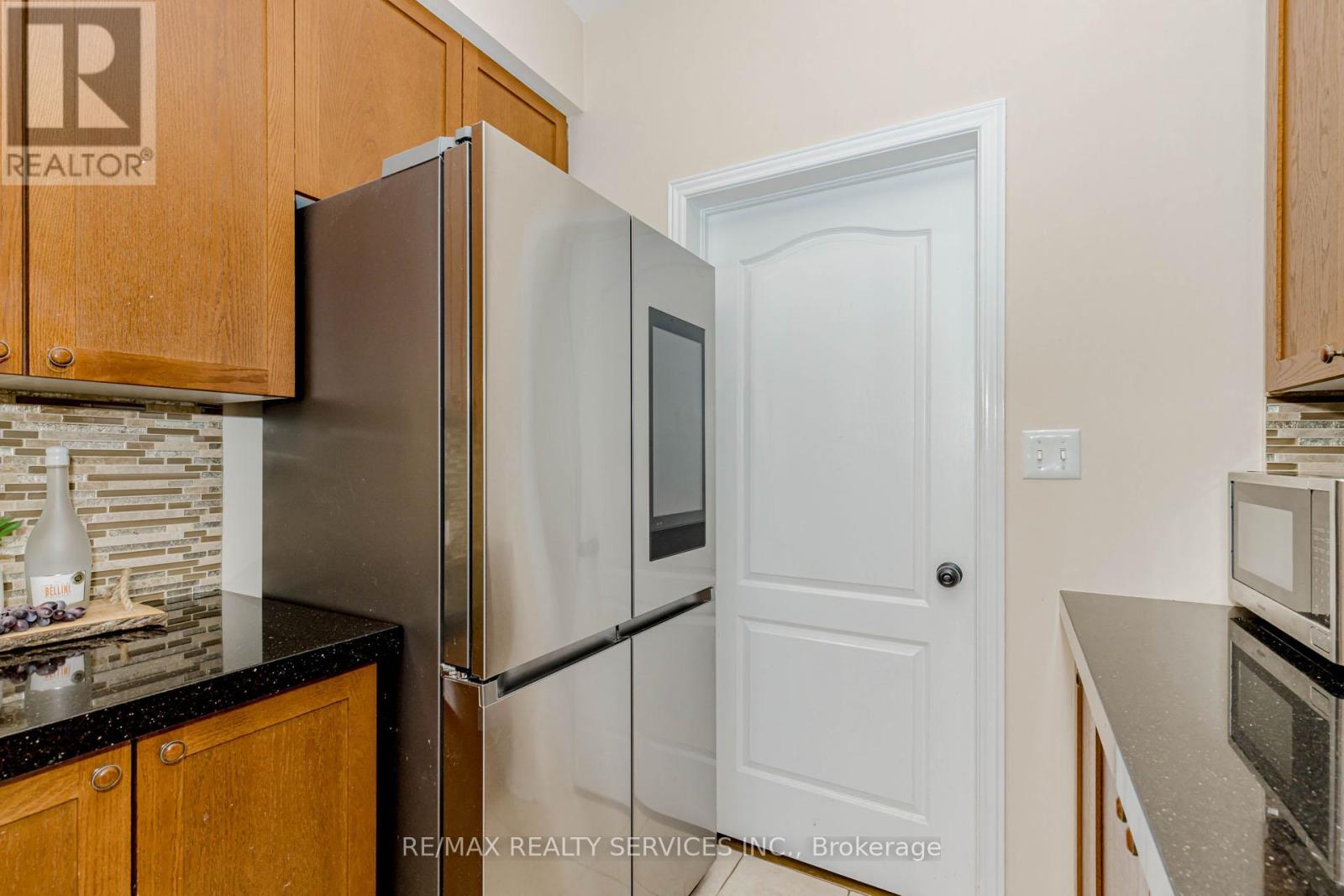 3906 Rosanna Drive, Mississauga, Ontario  L5M 7Y2 - Photo 24 - W12413399