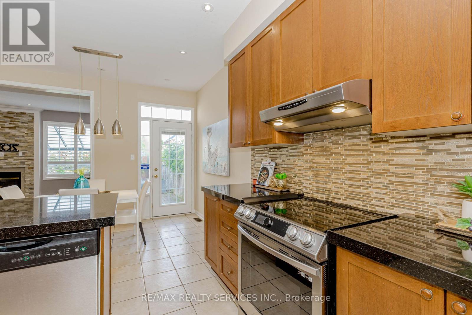 3906 Rosanna Drive, Mississauga, Ontario  L5M 7Y2 - Photo 25 - W12413399