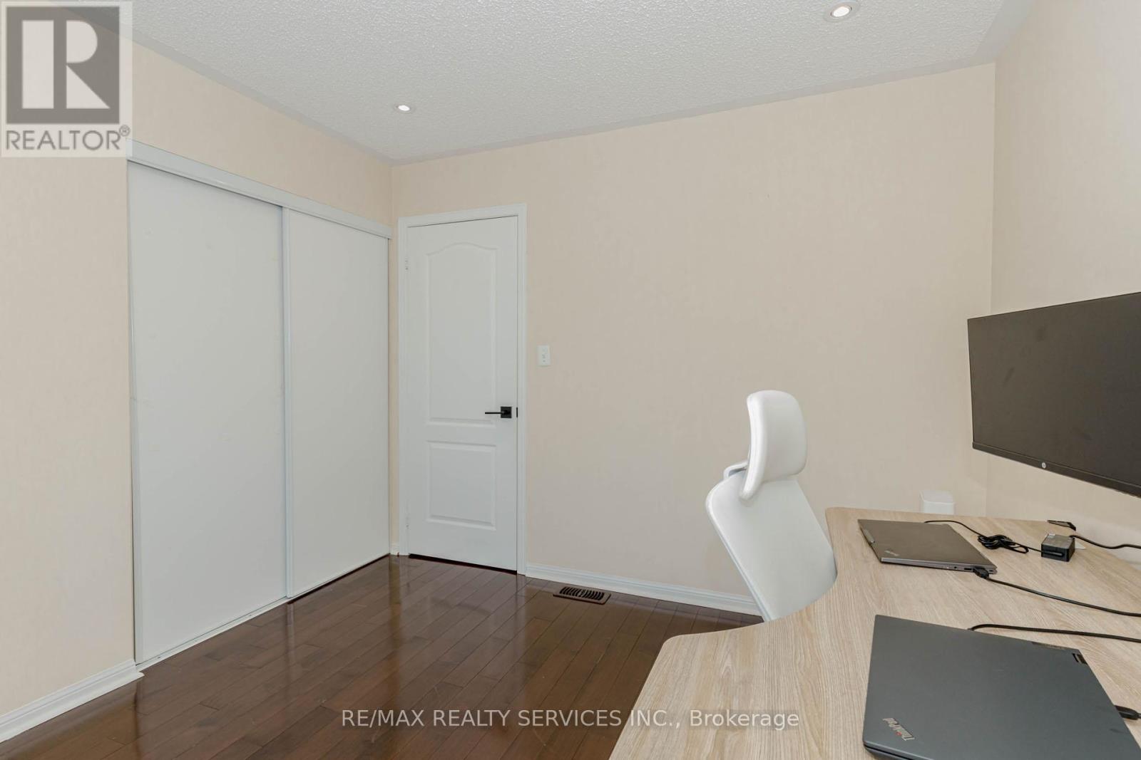 3906 Rosanna Drive, Mississauga, Ontario  L5M 7Y2 - Photo 38 - W12413399