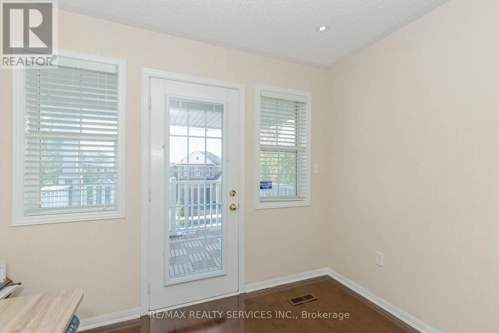 3906 Rosanna Drive, Mississauga, Ontario  L5M 7Y2 - Photo 39 - W12413399