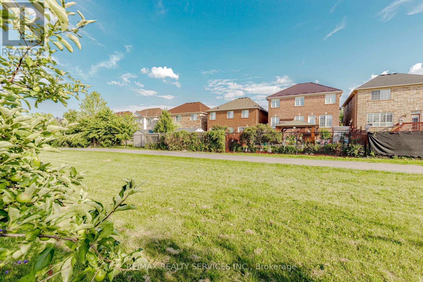 3906 Rosanna Drive, Mississauga, Ontario  L5M 7Y2 - Photo 49 - W12413399