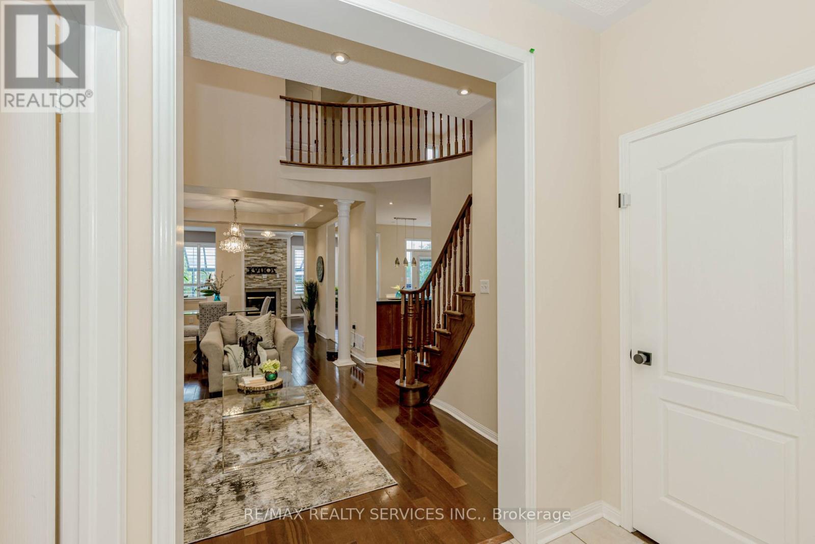 3906 Rosanna Drive, Mississauga, Ontario  L5M 7Y2 - Photo 5 - W12413399