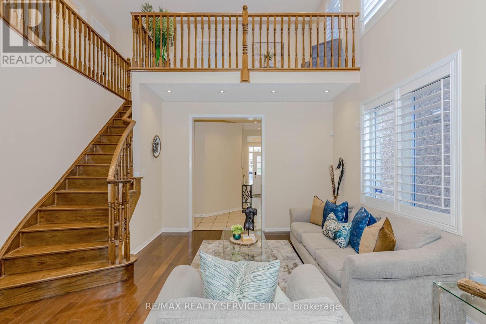 3906 Rosanna Drive, Mississauga, Ontario  L5M 7Y2 - Photo 8 - W12413399