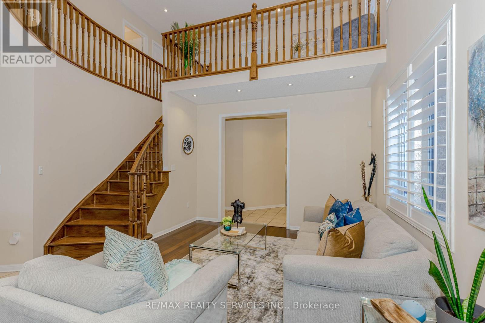 3906 Rosanna Drive, Mississauga, Ontario  L5M 7Y2 - Photo 9 - W12413399
