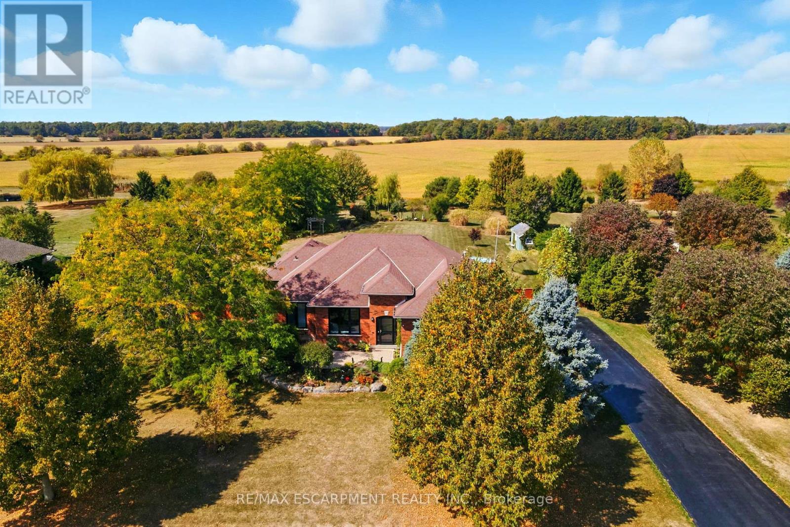 10 Featherstone Avenue, Haldimand, Ontario  N0A 1P0 - Photo 2 - X12413452
