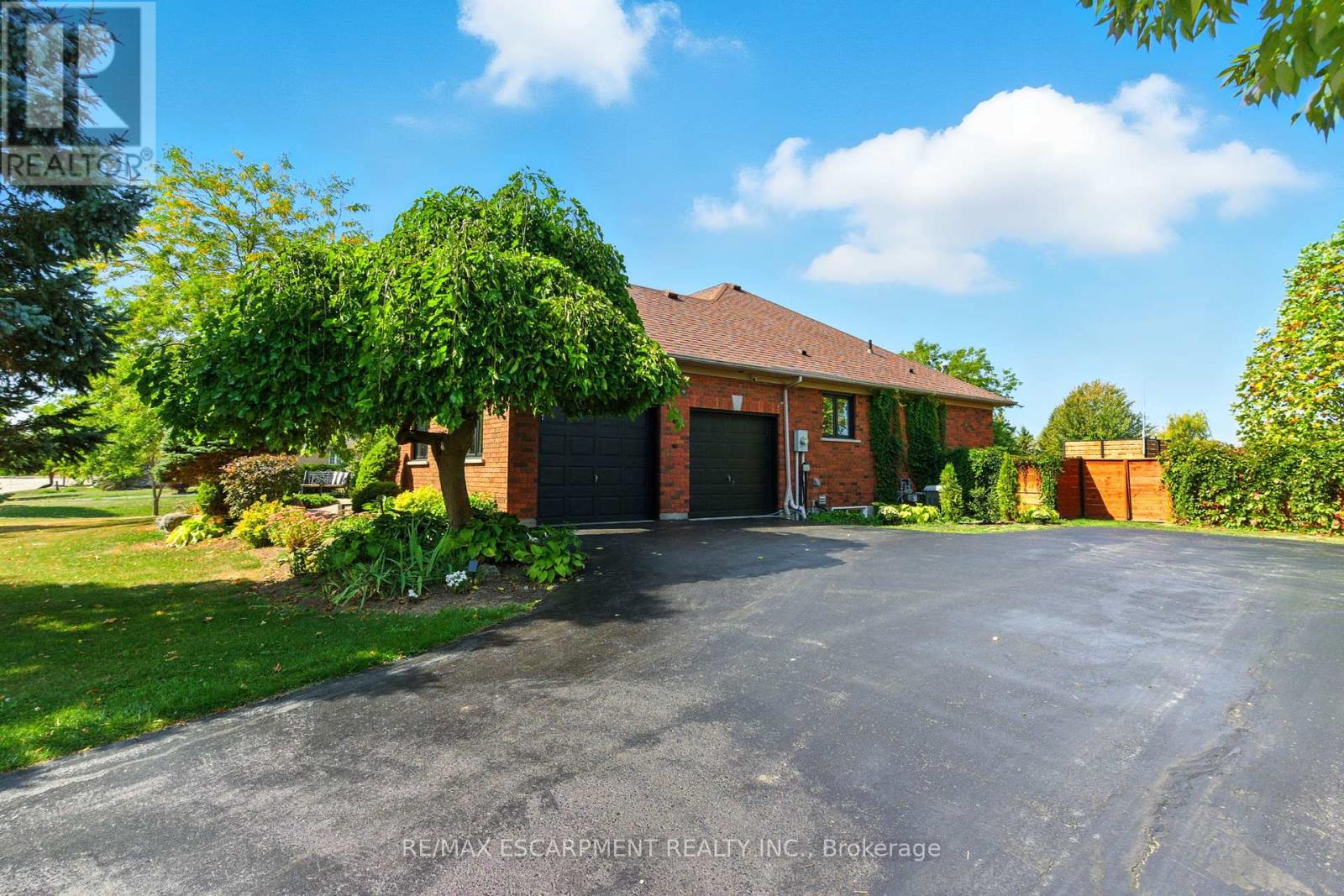 10 Featherstone Avenue, Haldimand, Ontario  N0A 1P0 - Photo 3 - X12413452