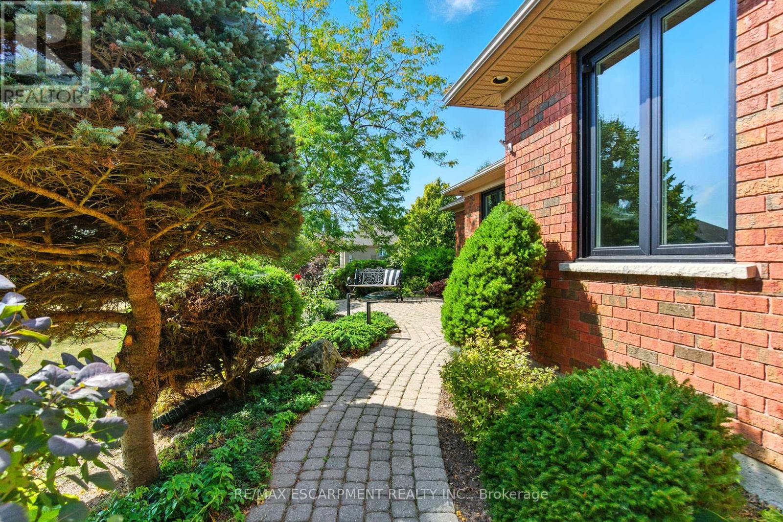 10 Featherstone Avenue, Haldimand, Ontario  N0A 1P0 - Photo 5 - X12413452