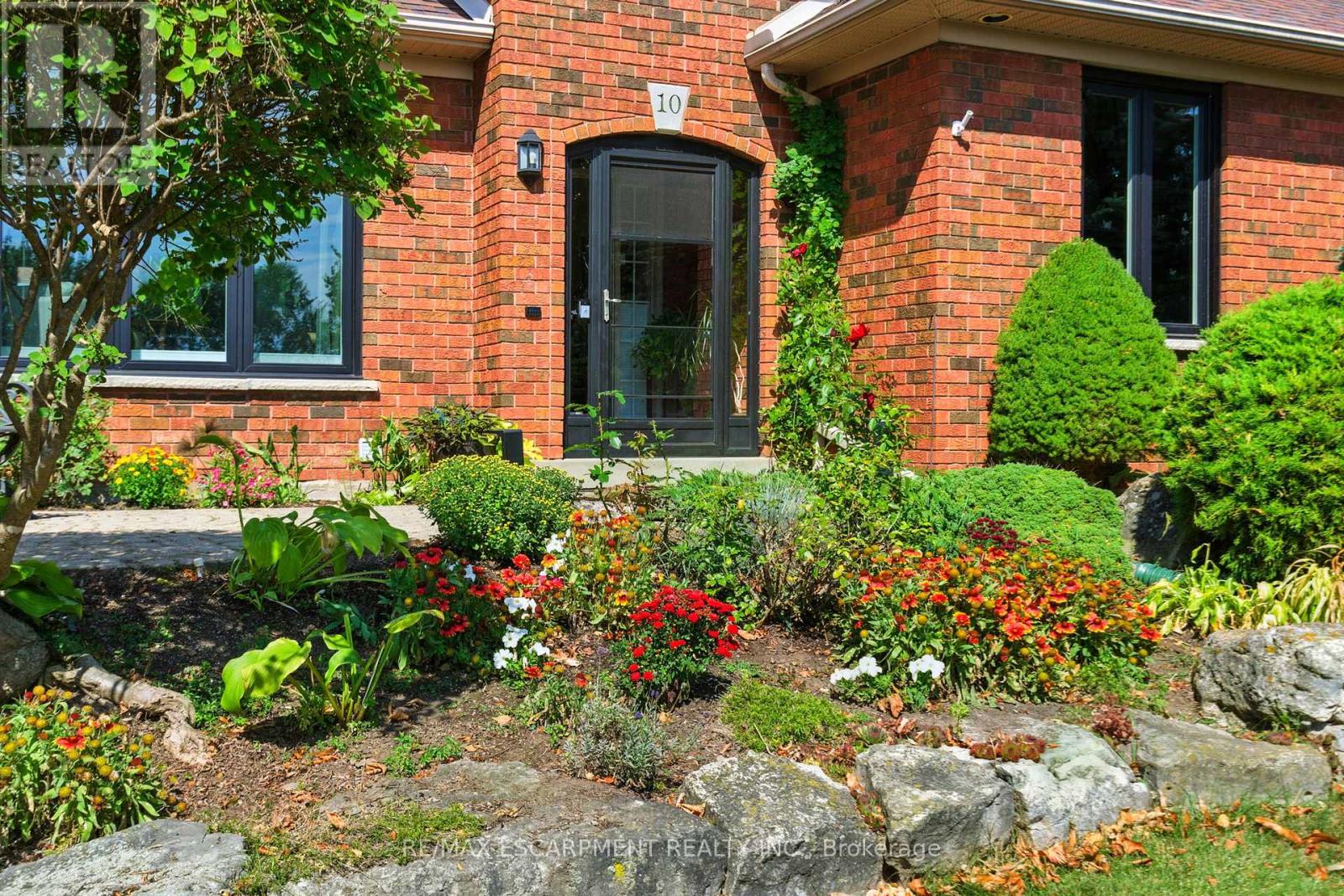 10 Featherstone Avenue, Haldimand, Ontario  N0A 1P0 - Photo 6 - X12413452