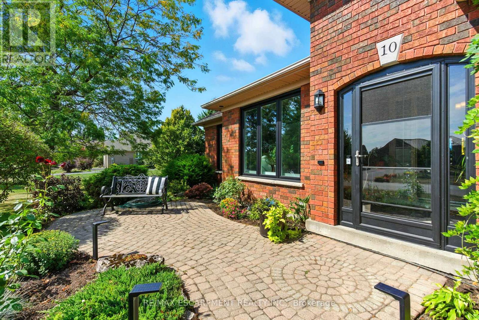 10 Featherstone Avenue, Haldimand, Ontario  N0A 1P0 - Photo 7 - X12413452
