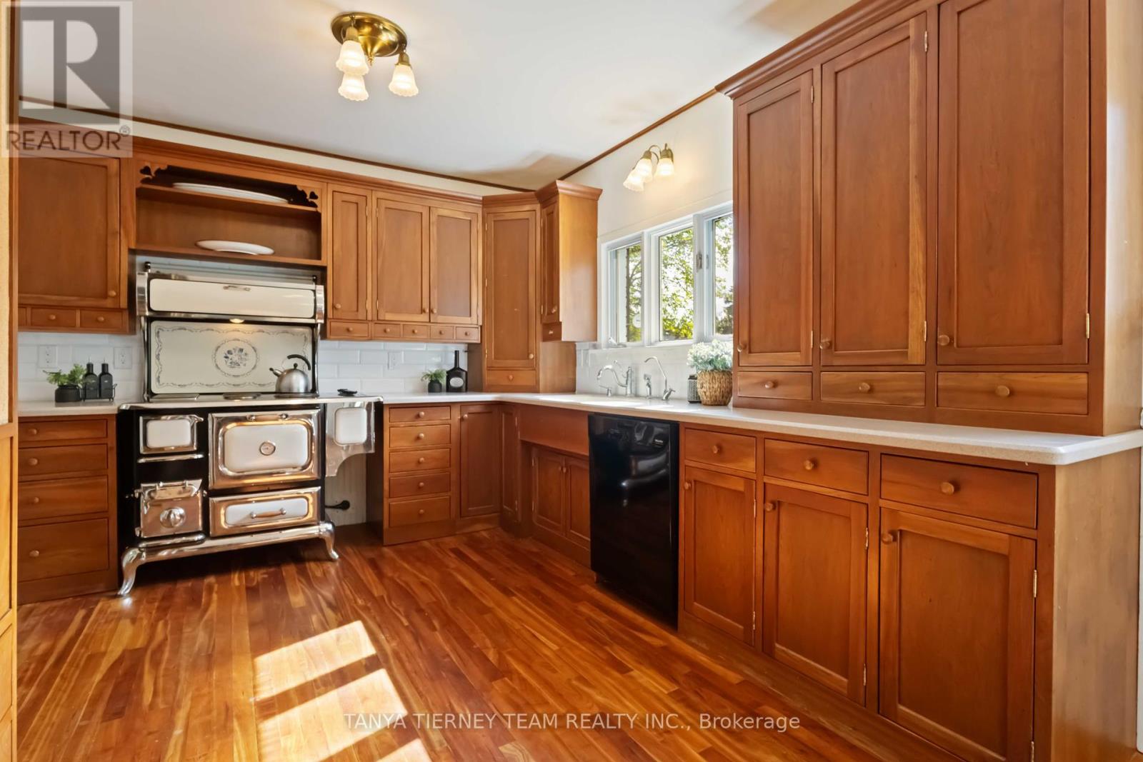 57 Ward Street, Whitby, Ontario  L1M 1G9 - Photo 19 - E12413576