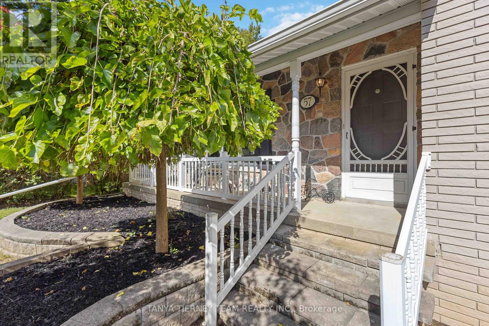 57 Ward Street, Whitby, Ontario  L1M 1G9 - Photo 7 - E12413576