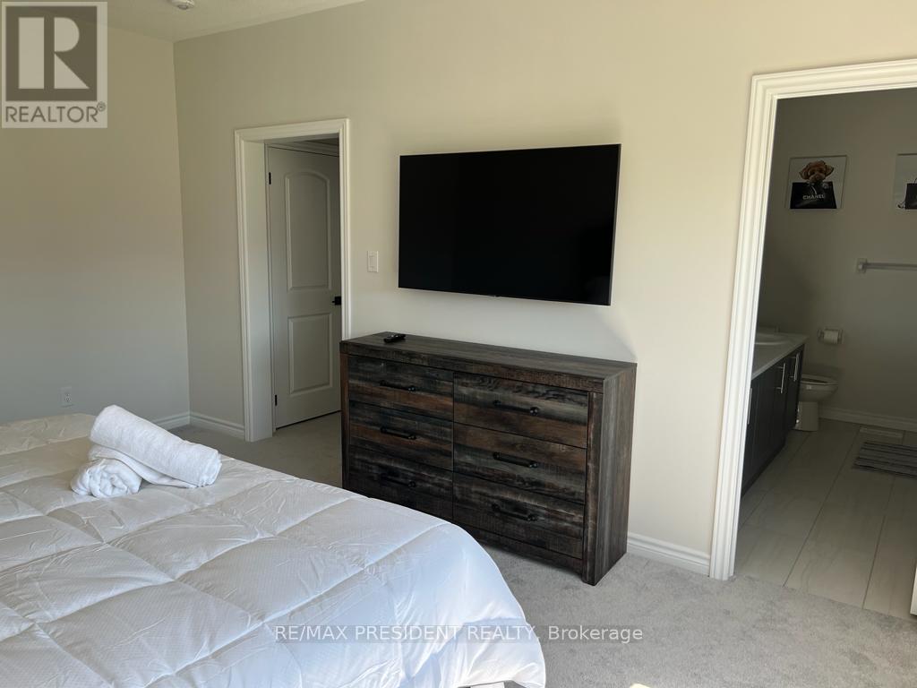 124 Kirby Avenue, Collingwood, Ontario  L9Y 4C5 - Photo 15 - S12413473