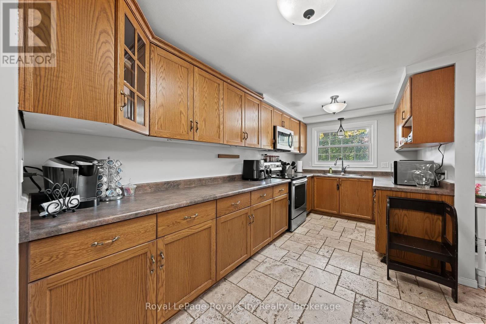 Property at 16 - 129 VICTORIA ROAD N image 4