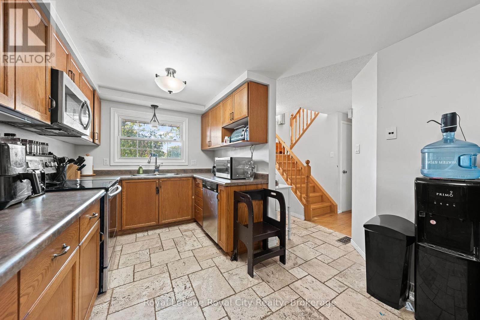 Property at 16 - 129 VICTORIA ROAD N image 5