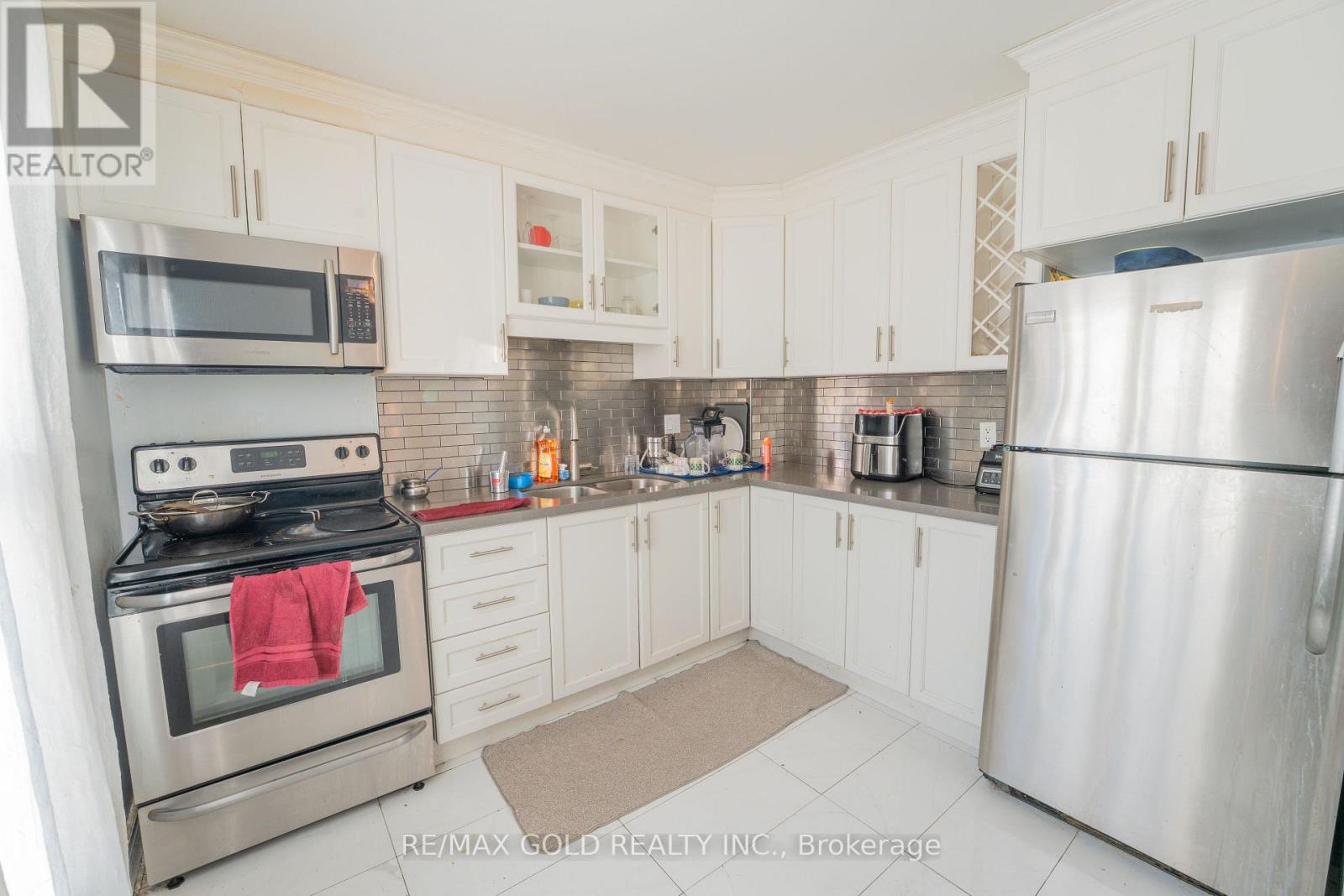 107 - 900 Central Park Drive, Brampton, Ontario  L6S 3J6 - Photo 10 - W12413499