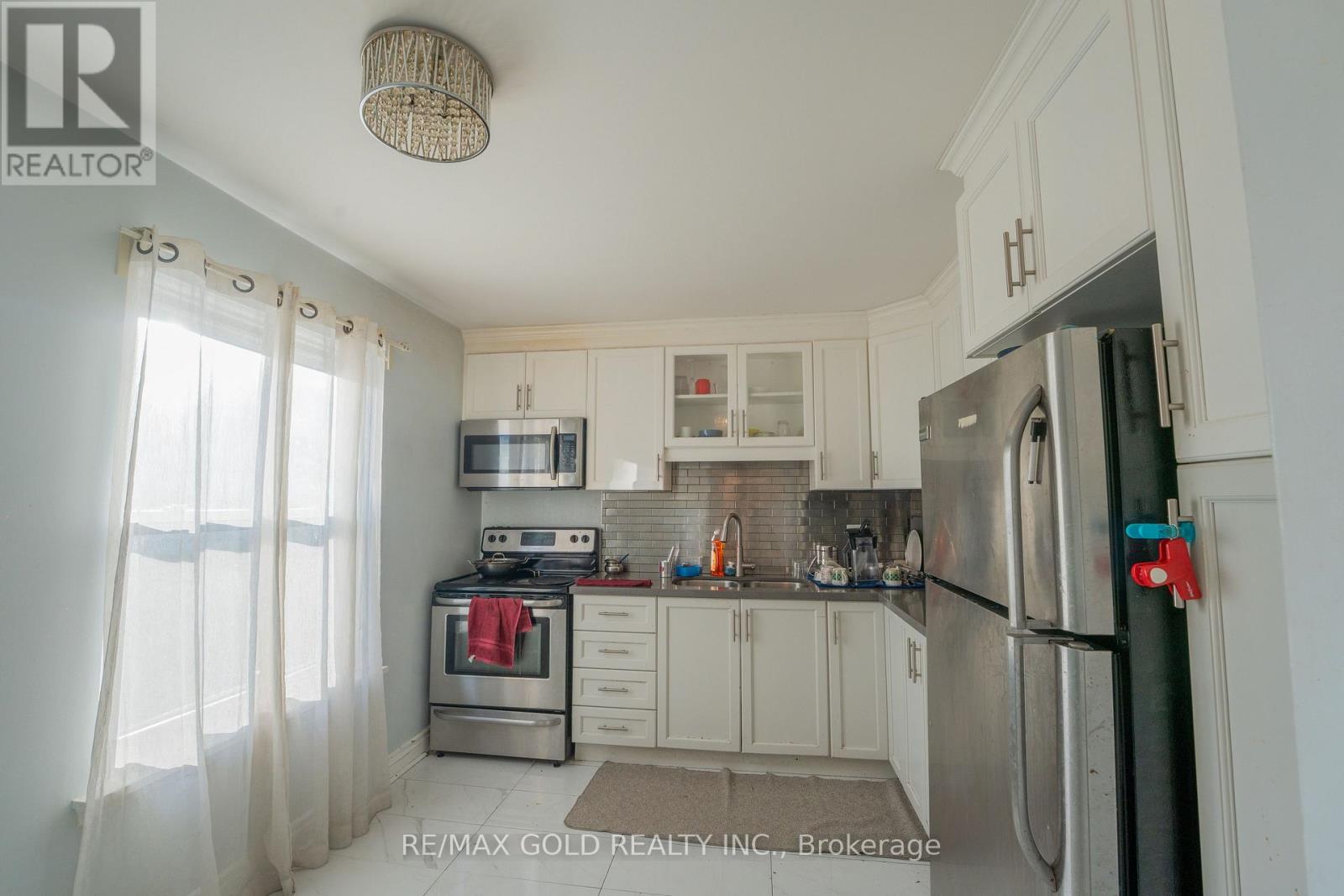 107 - 900 Central Park Drive, Brampton, Ontario  L6S 3J6 - Photo 11 - W12413499