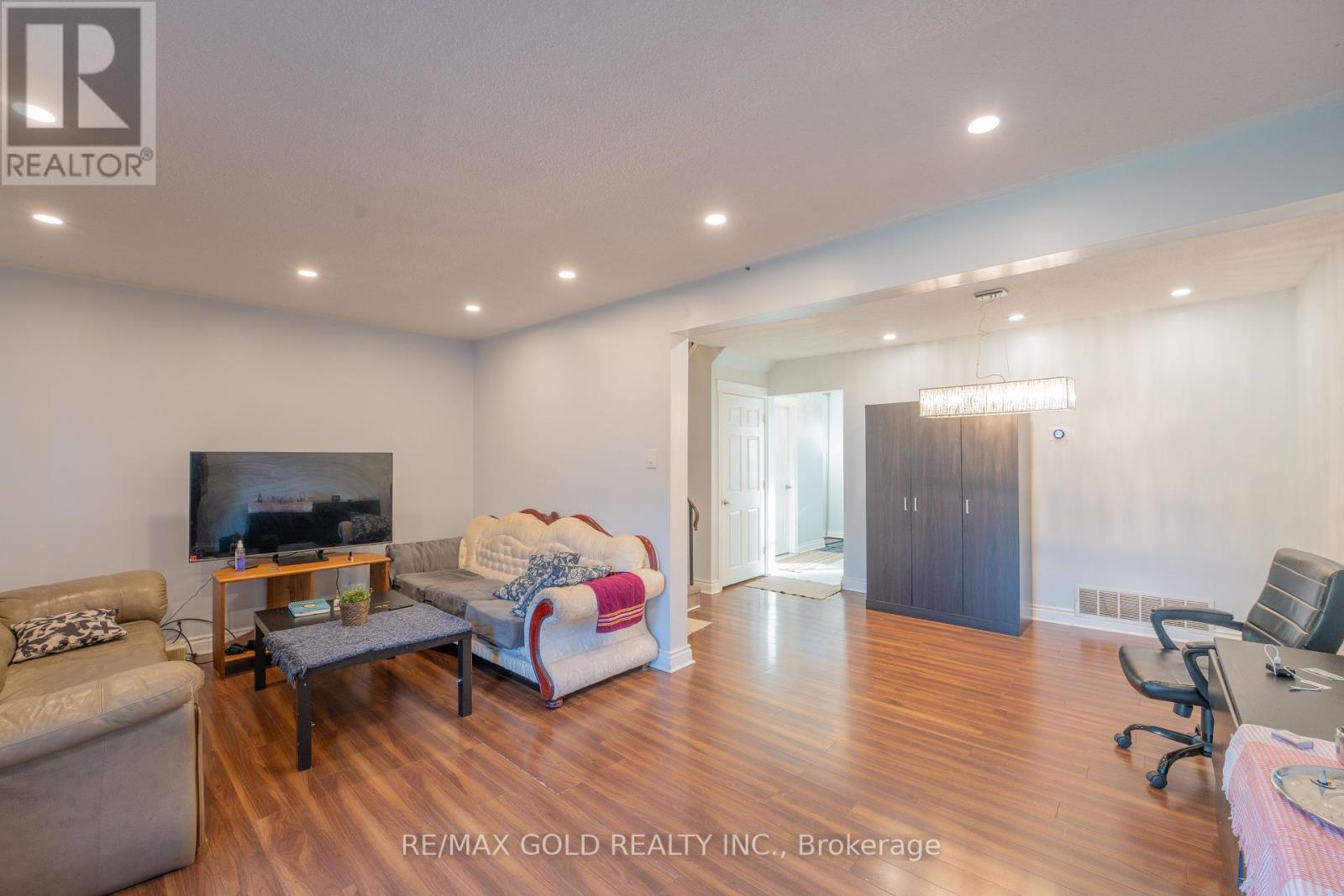 107 - 900 Central Park Drive, Brampton, Ontario  L6S 3J6 - Photo 14 - W12413499