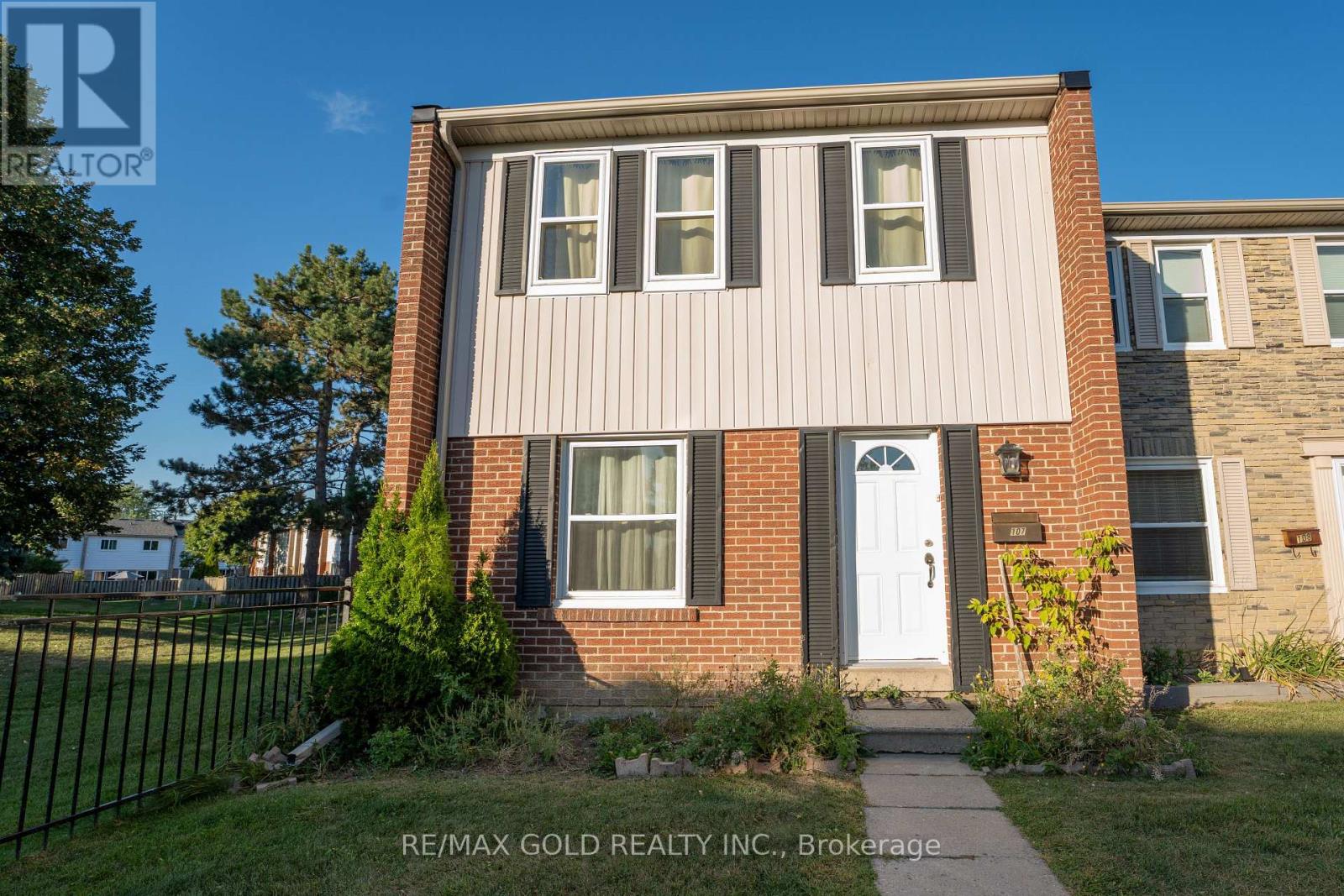 107 - 900 Central Park Drive, Brampton, Ontario  L6S 3J6 - Photo 2 - W12413499