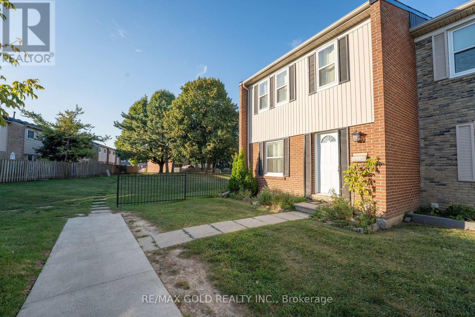 107 - 900 Central Park Drive, Brampton, Ontario  L6S 3J6 - Photo 3 - W12413499