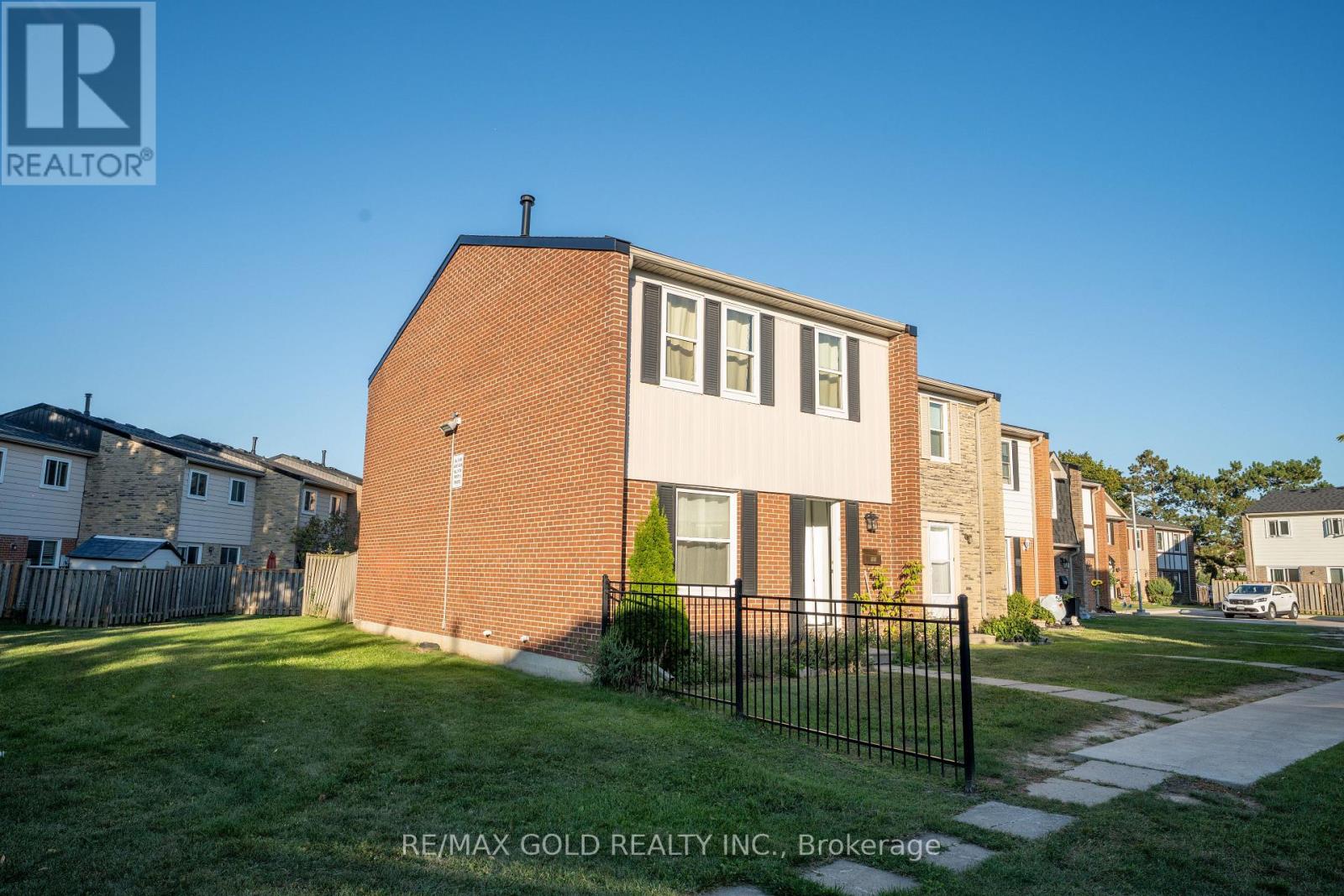 107 - 900 Central Park Drive, Brampton, Ontario  L6S 3J6 - Photo 4 - W12413499