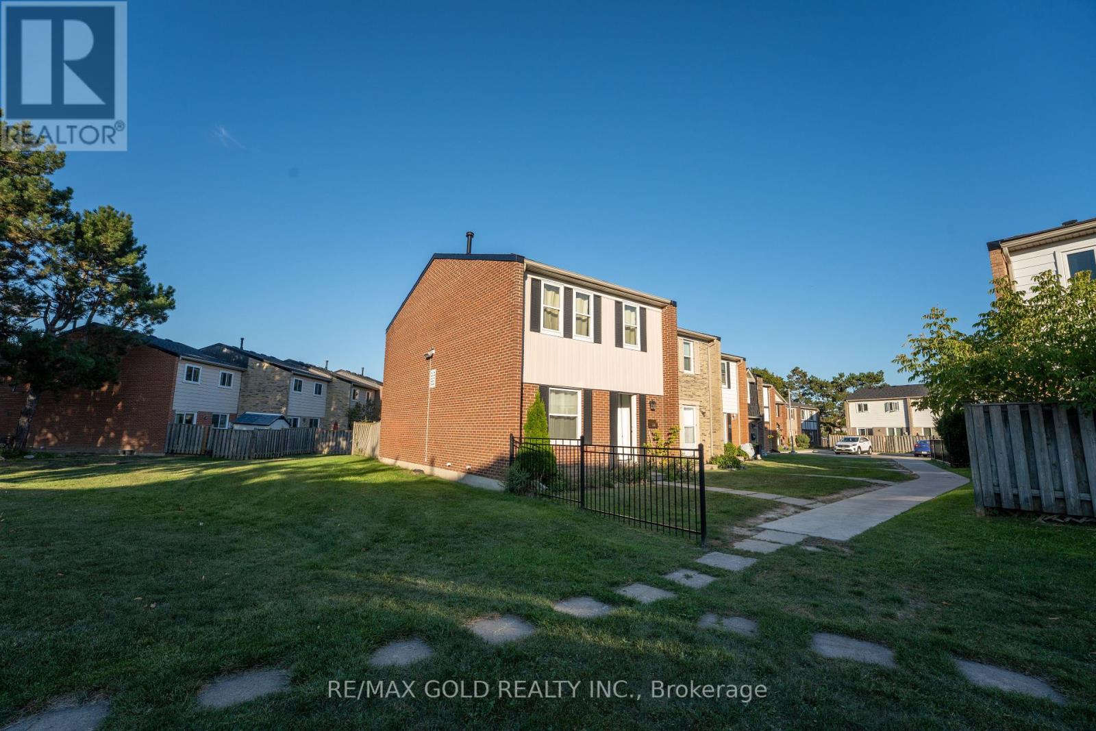 107 - 900 Central Park Drive, Brampton, Ontario  L6S 3J6 - Photo 5 - W12413499
