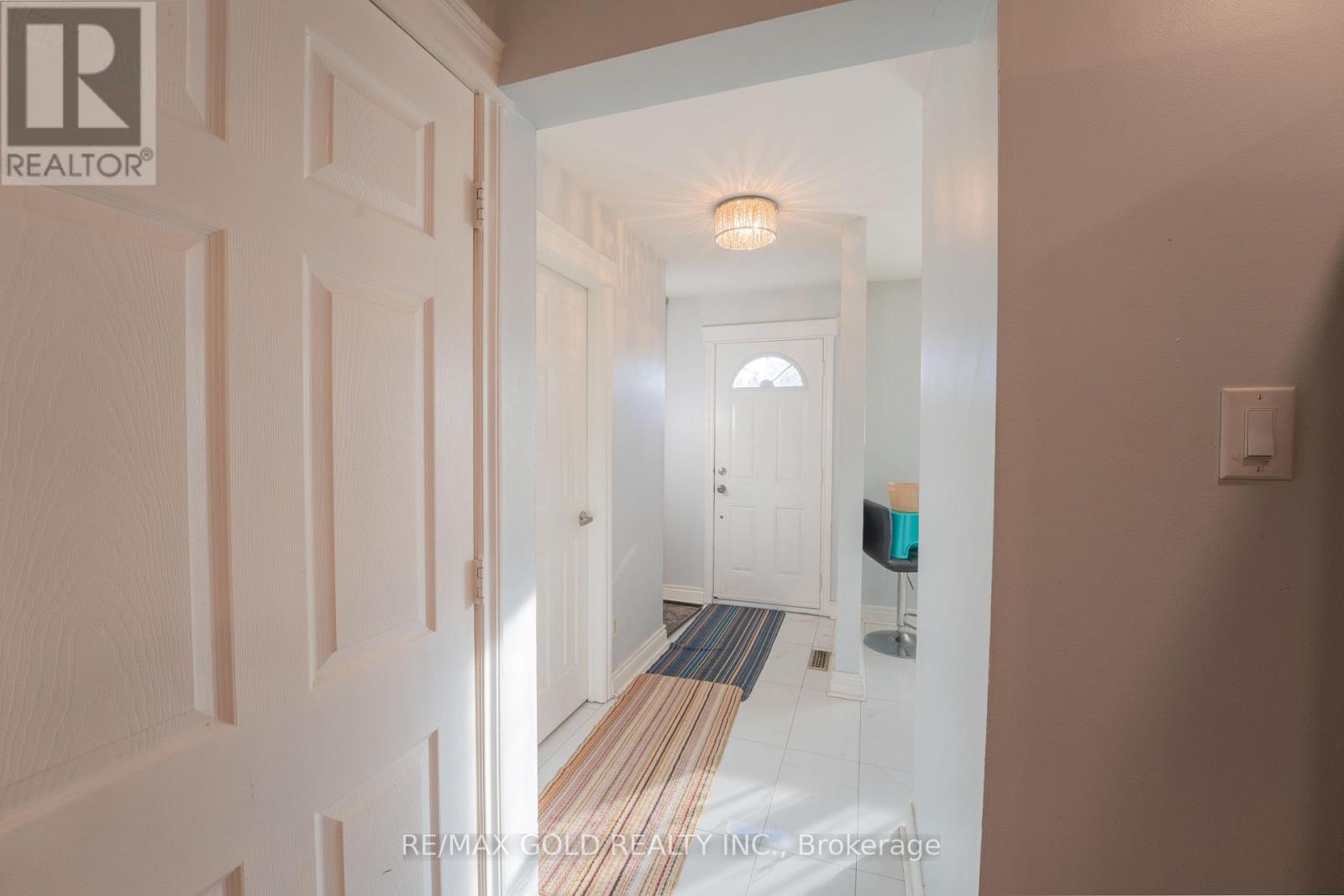 107 - 900 Central Park Drive, Brampton, Ontario  L6S 3J6 - Photo 6 - W12413499