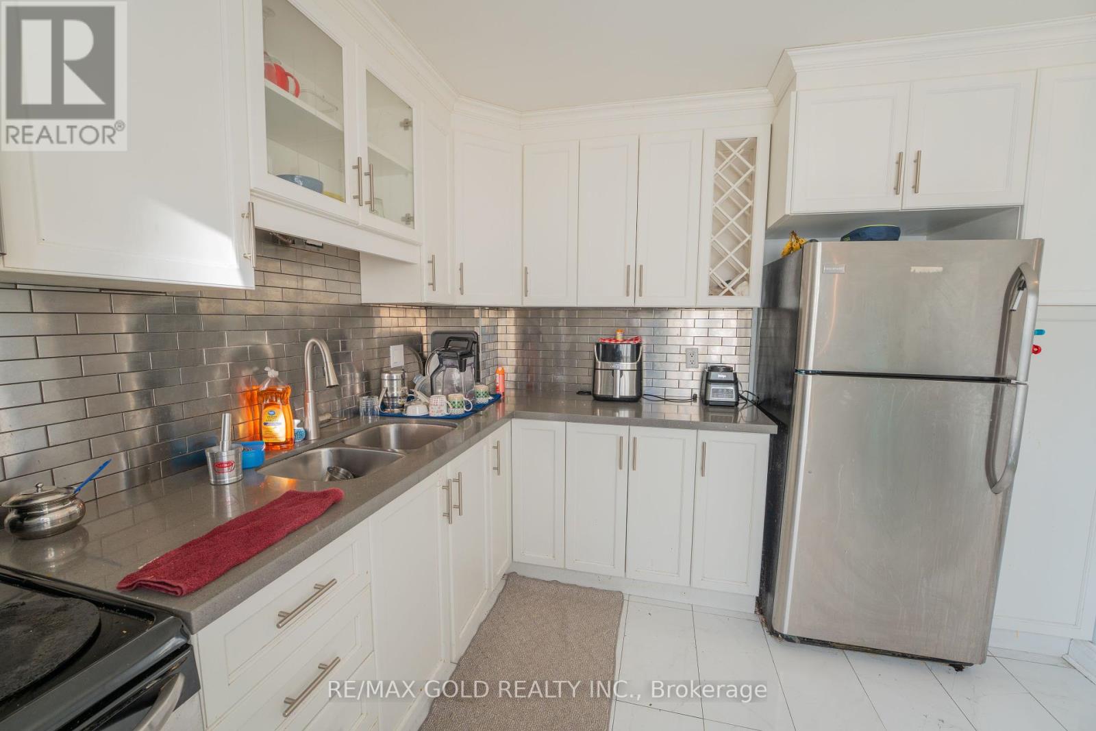 107 - 900 Central Park Drive, Brampton, Ontario  L6S 3J6 - Photo 9 - W12413499