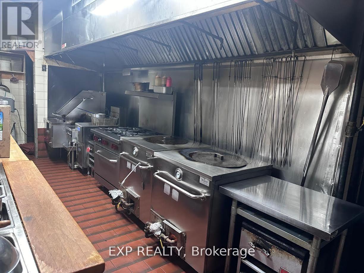 148 Queen Street E, Brampton, Ontario  L6V 1B2 - Photo 13 - W12413507
