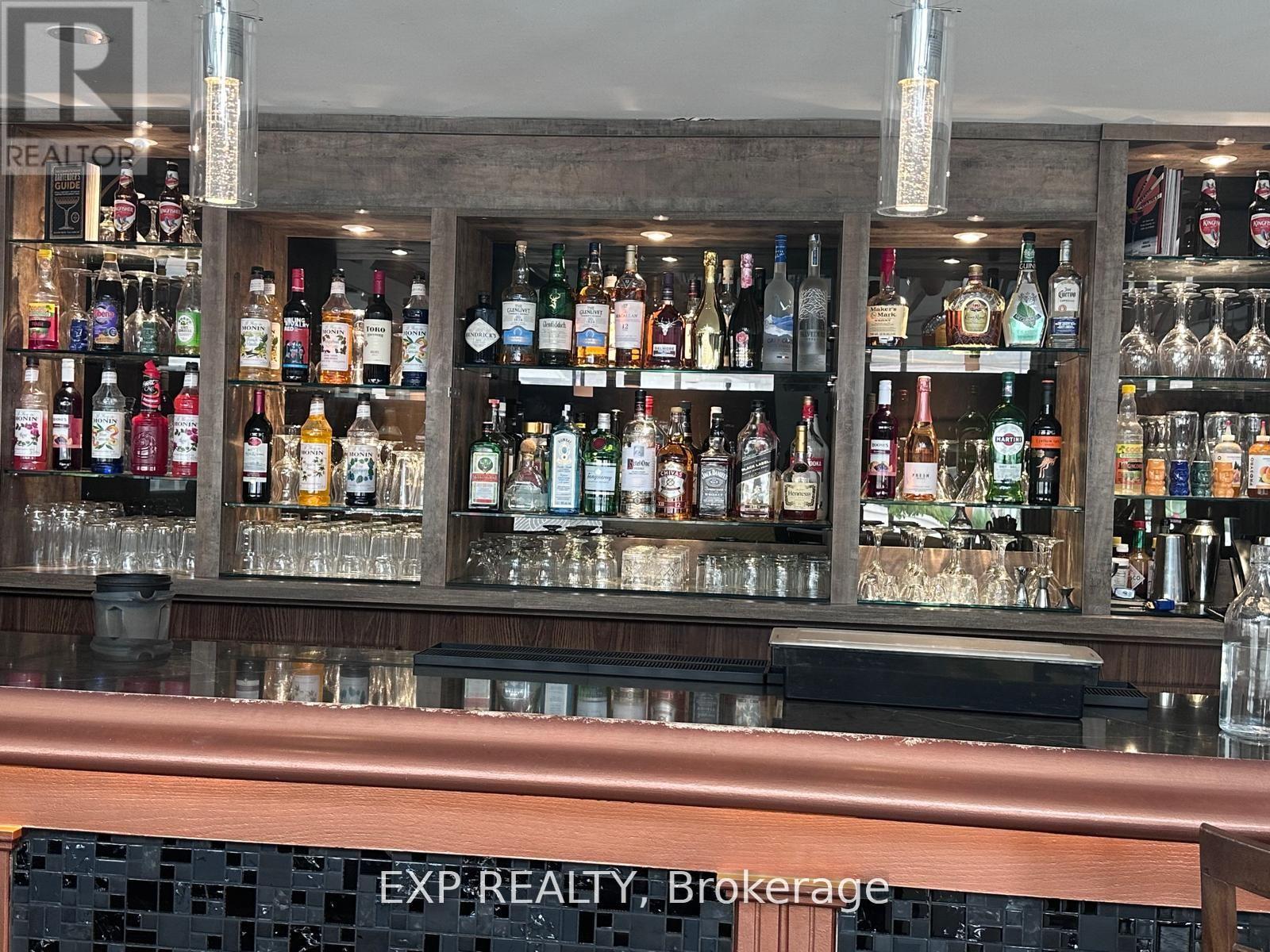 148 Queen Street E, Brampton, Ontario  L6V 1B2 - Photo 3 - W12413507