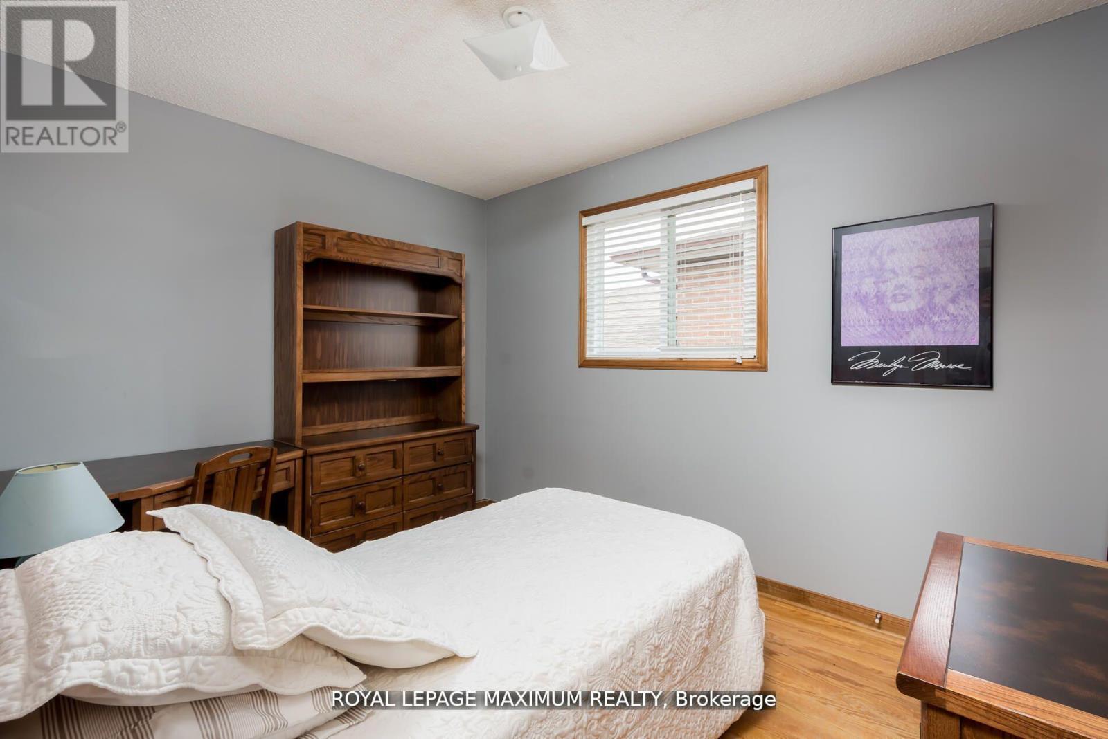 44 Flagstick Court, Toronto, Ontario  M3J 3B8 - Photo 16 - W12413508