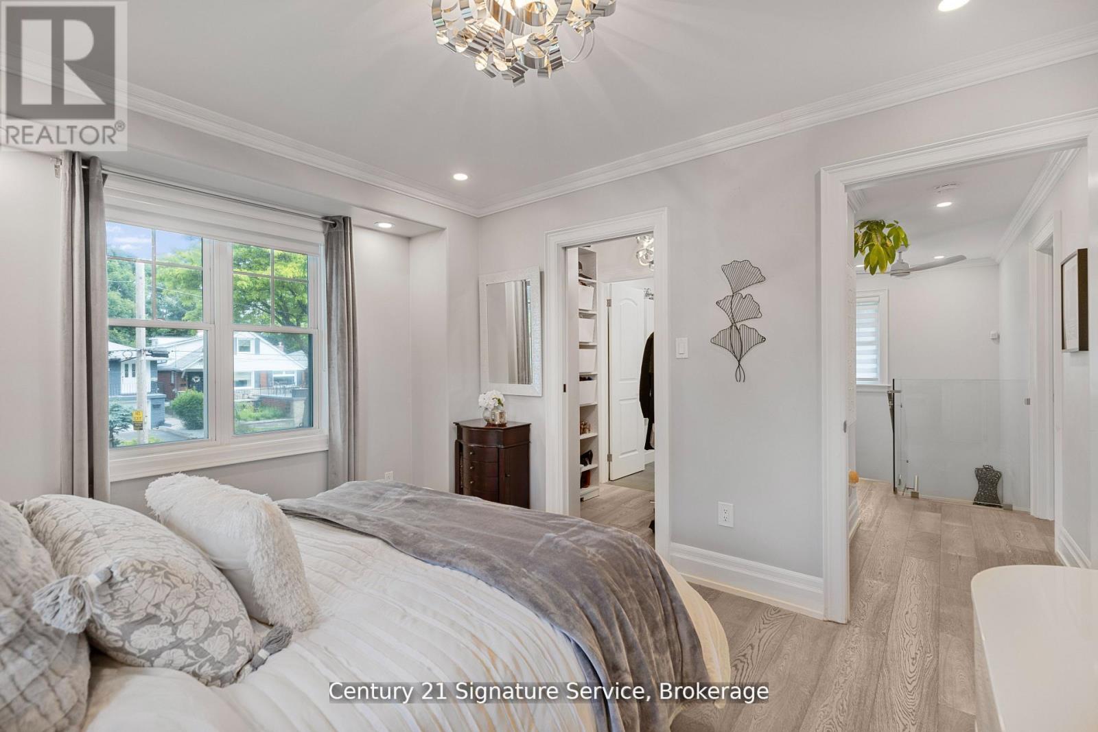 33 Mcintosh Avenue, Toronto, Ontario  M8Y 3E1 - Photo 12 - W12413542