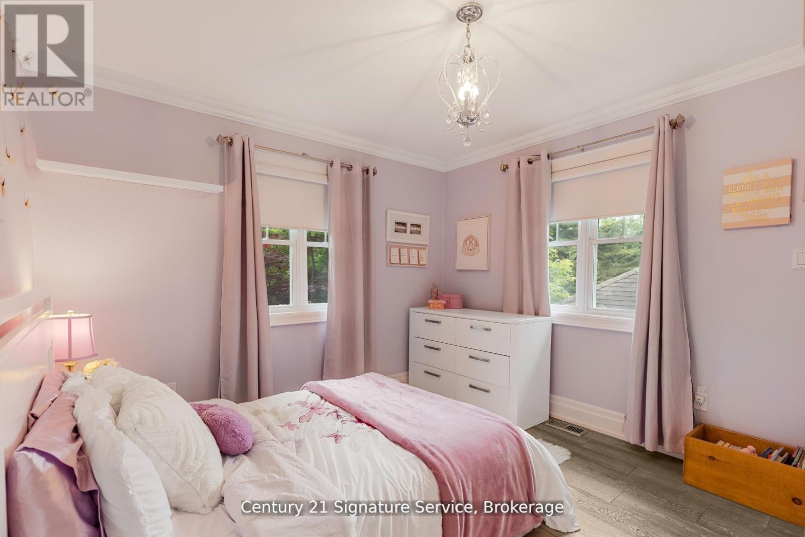 33 Mcintosh Avenue, Toronto, Ontario  M8Y 3E1 - Photo 14 - W12413542