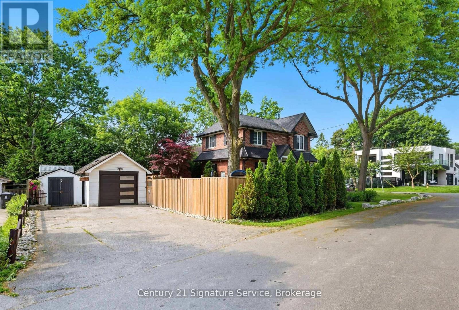 33 Mcintosh Avenue, Toronto, Ontario  M8Y 3E1 - Photo 2 - W12413542