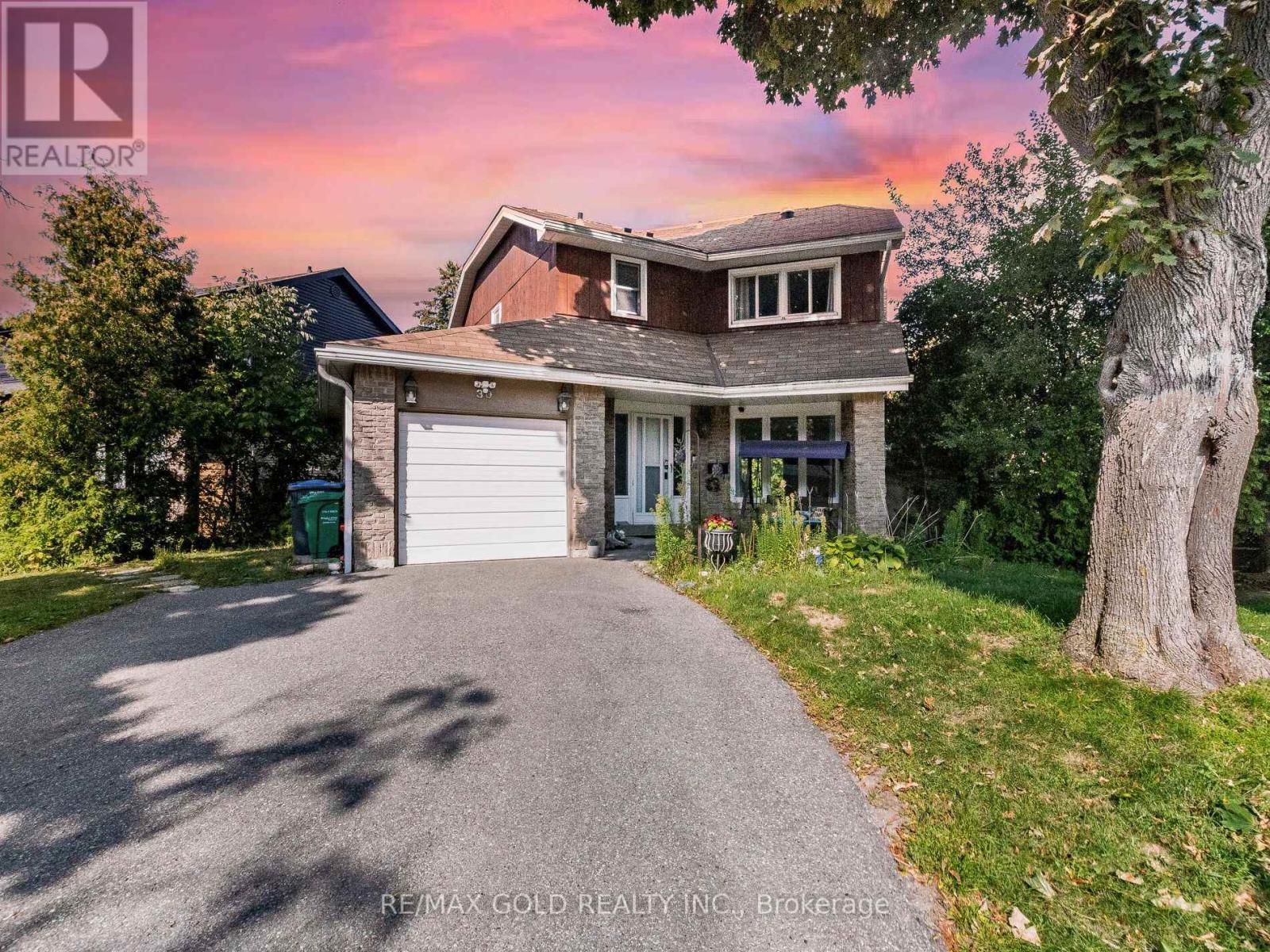 30 LONGBOURNE CRESCENT, Brampton, Ontario