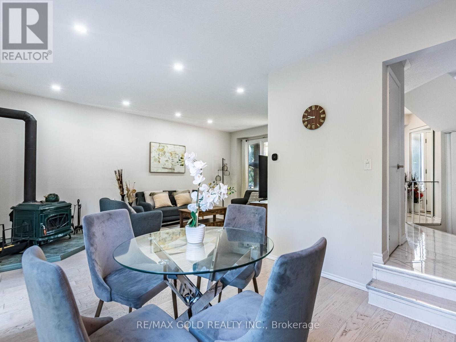 30 Longbourne Crescent, Brampton, Ontario  L6S 2R9 - Photo 11 - W12413553