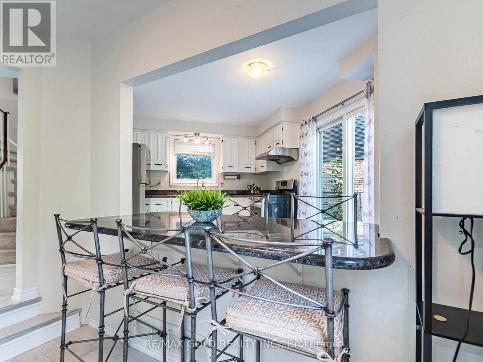 30 Longbourne Crescent, Brampton, Ontario  L6S 2R9 - Photo 15 - W12413553