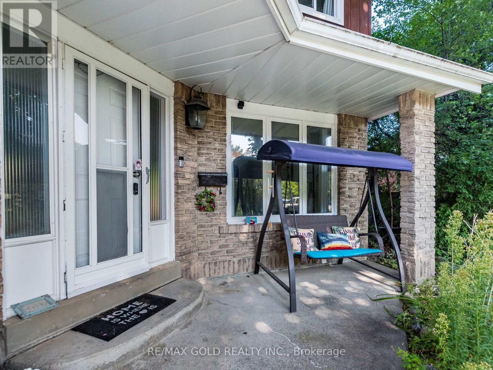 30 Longbourne Crescent, Brampton, Ontario  L6S 2R9 - Photo 2 - W12413553