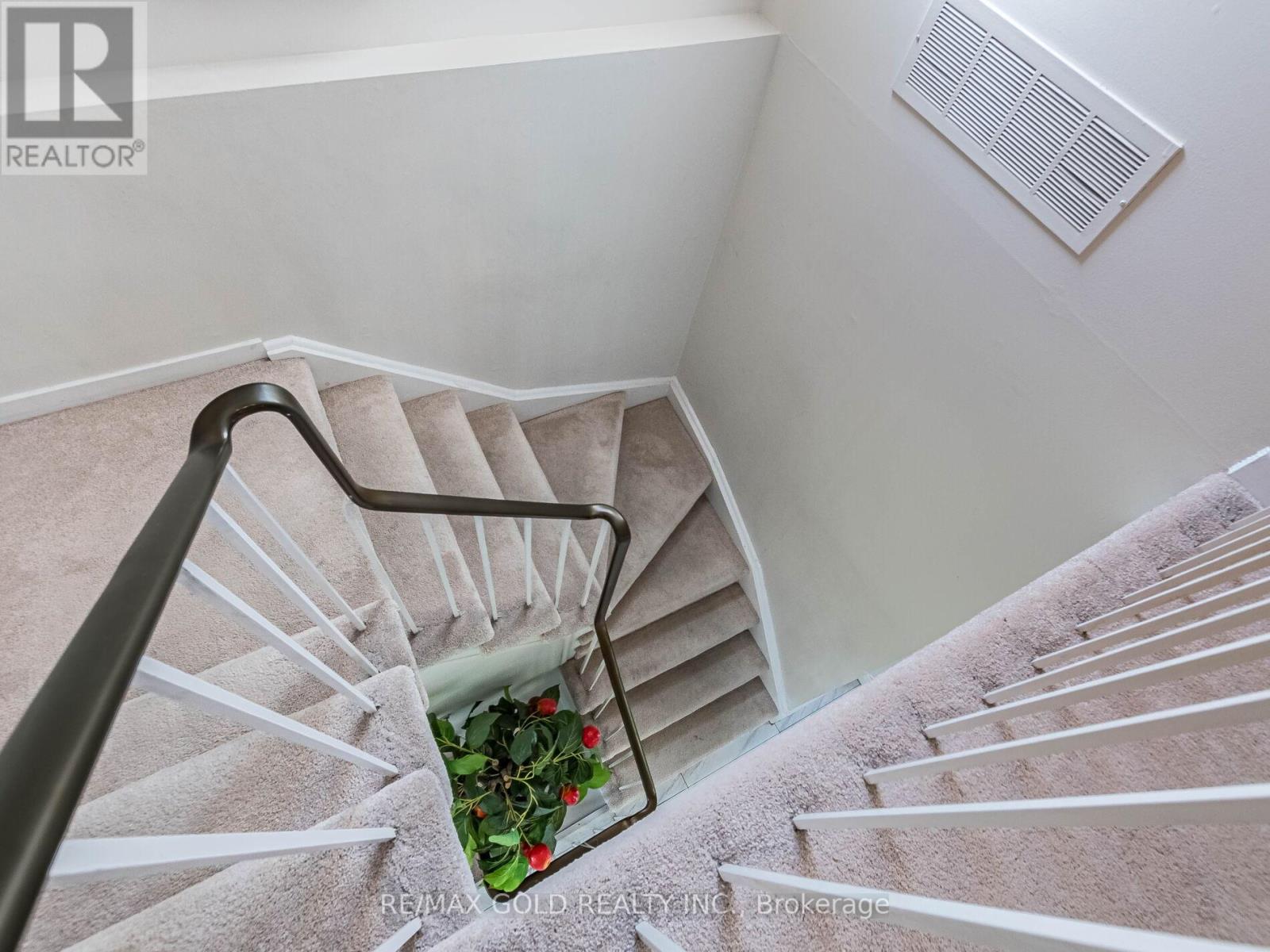 30 Longbourne Crescent, Brampton, Ontario  L6S 2R9 - Photo 24 - W12413553