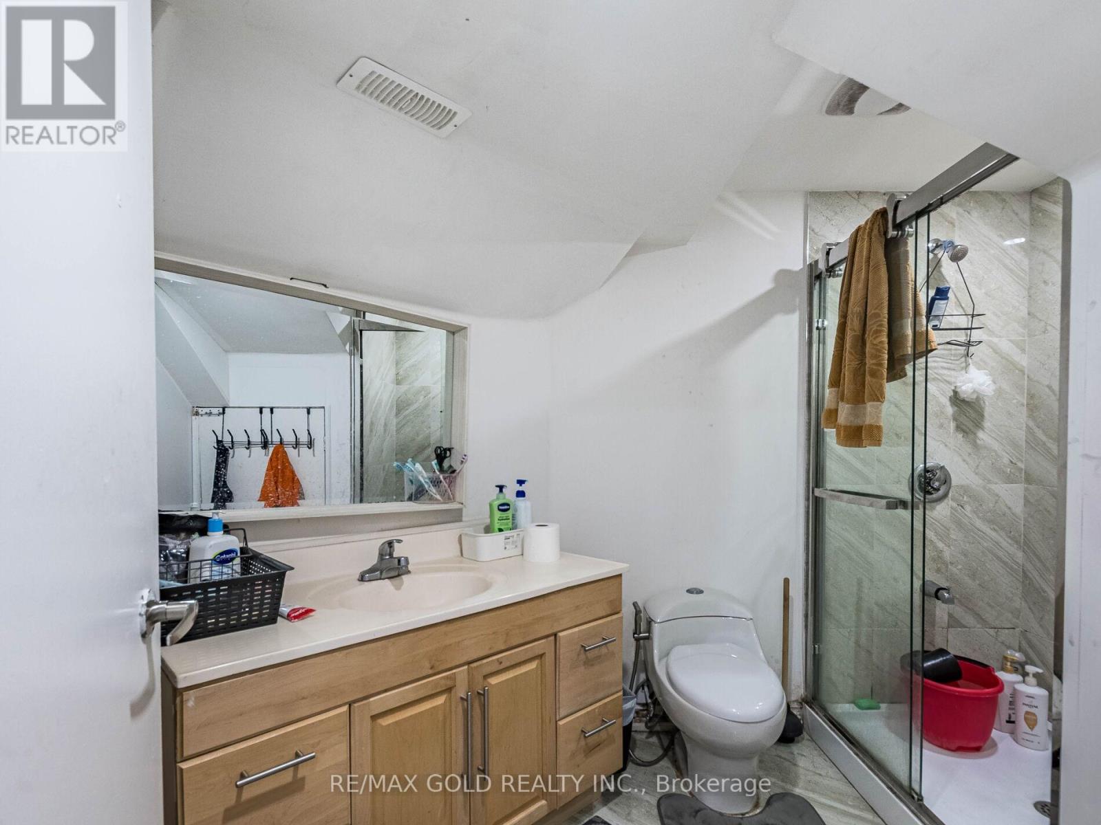 30 Longbourne Crescent, Brampton, Ontario  L6S 2R9 - Photo 29 - W12413553