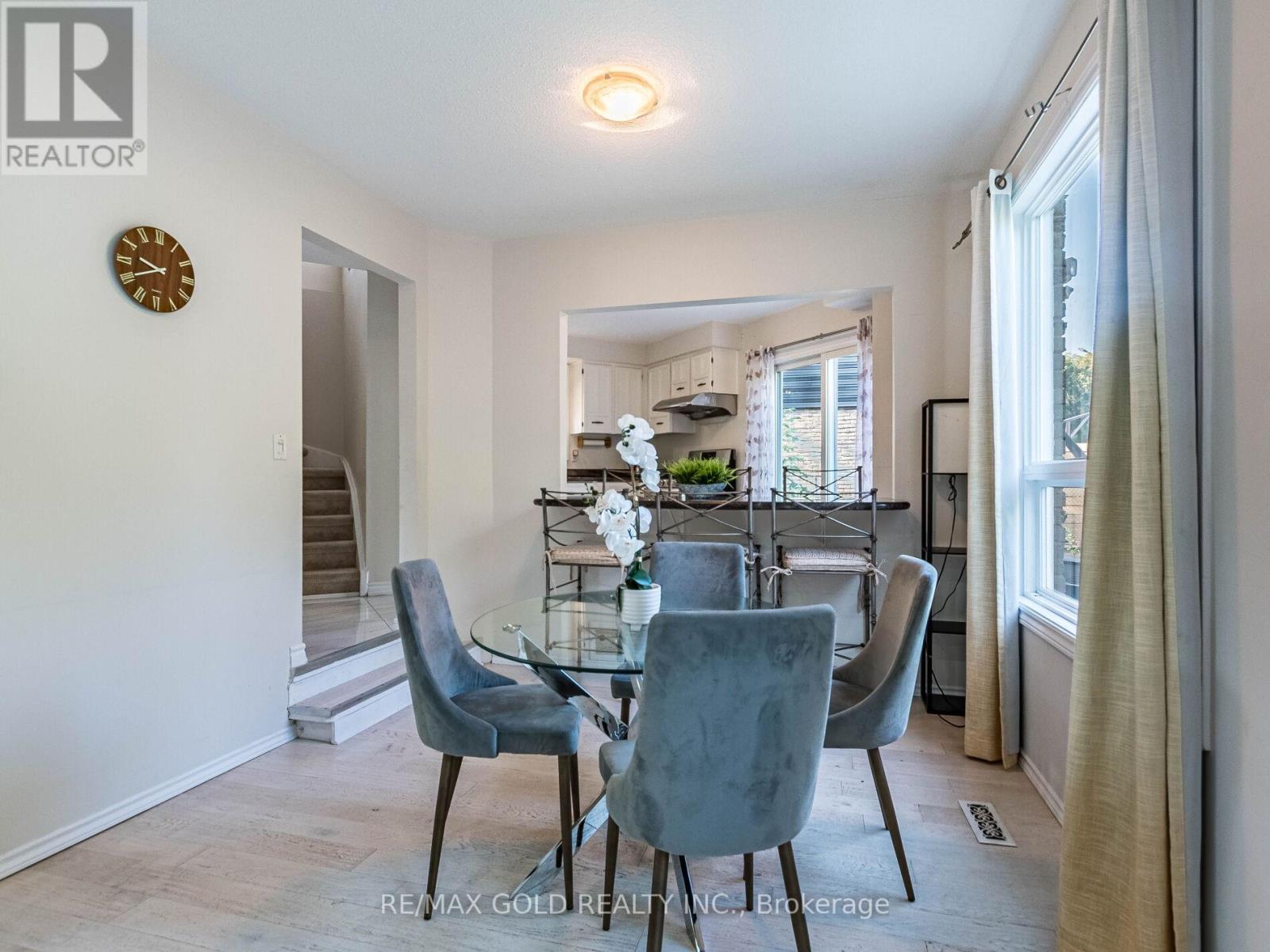 30 Longbourne Crescent, Brampton, Ontario  L6S 2R9 - Photo 9 - W12413553