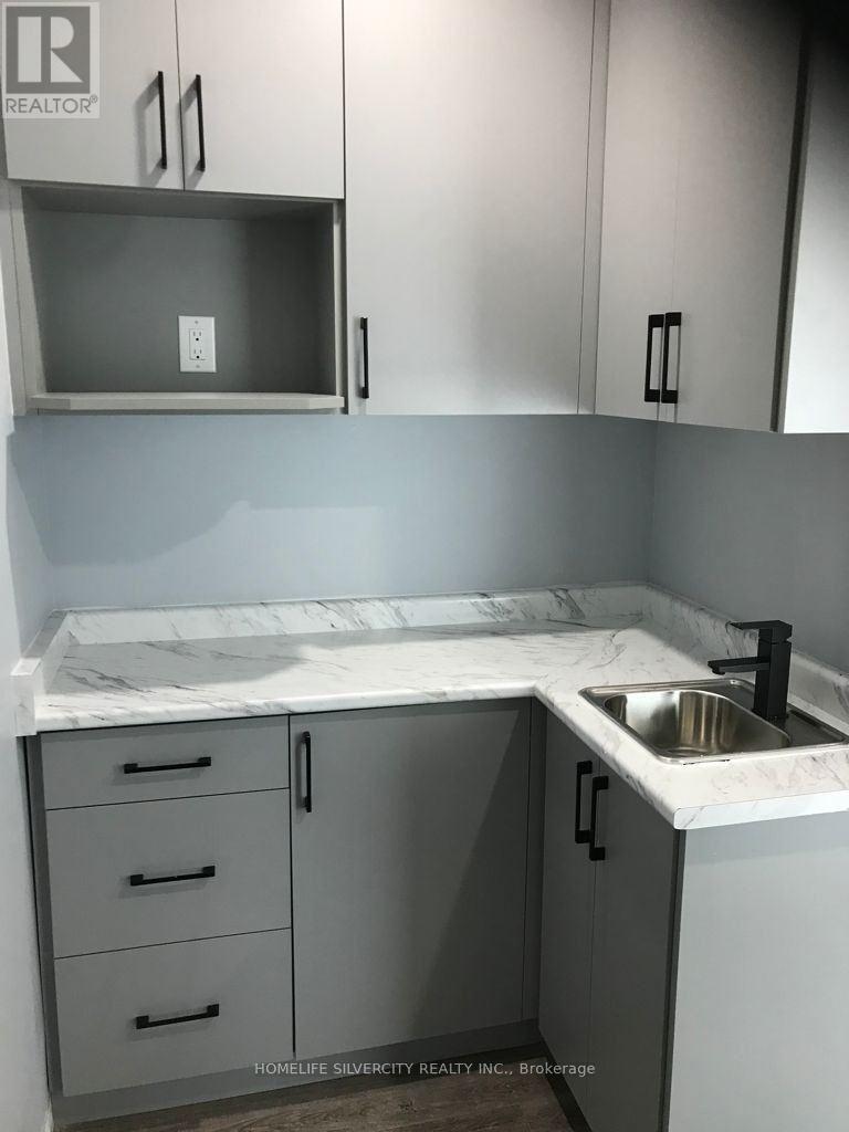 7 - 7895 Tranmere Drive, Mississauga, Ontario  L5S 1L9 - Photo 7 - W12413556