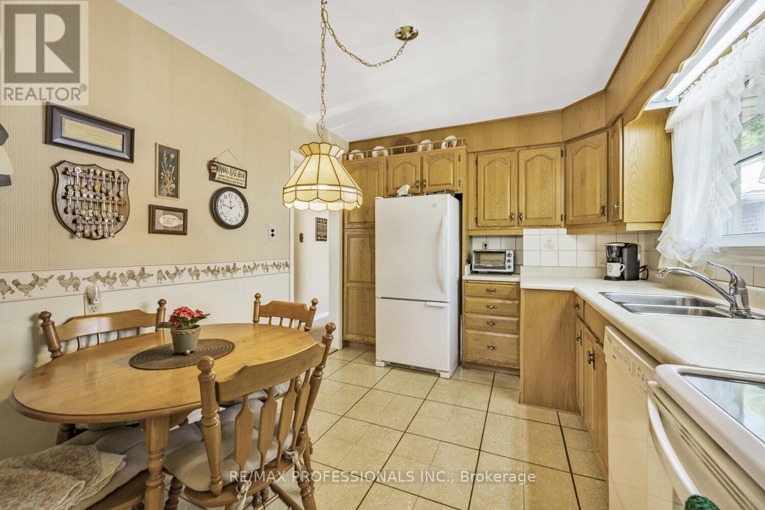 6 Joshua Avenue, Toronto, Ontario  M9W 4T6 - Photo 10 - W12413561