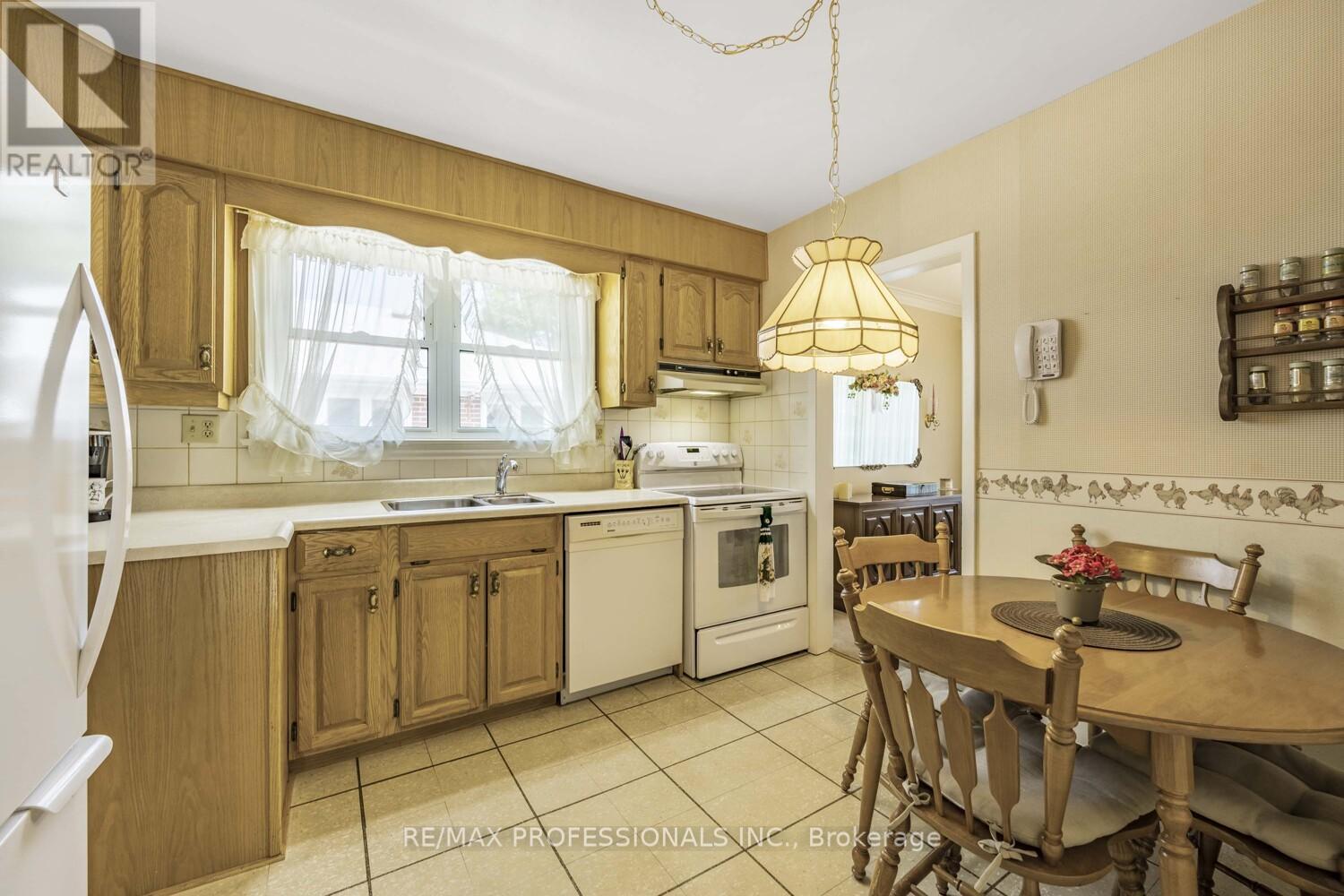 6 Joshua Avenue, Toronto, Ontario  M9W 4T6 - Photo 11 - W12413561